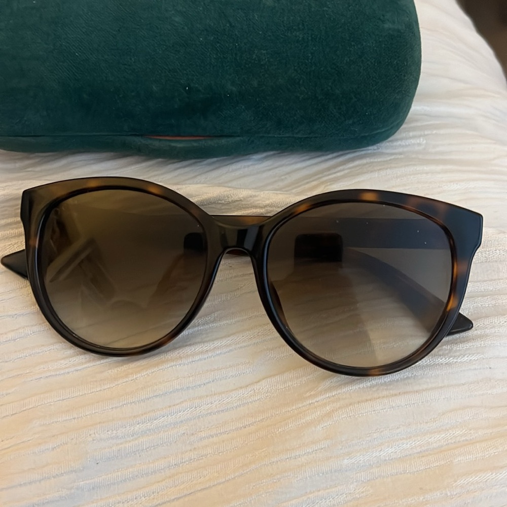Gucci Tortoise Cat eye Sunglasses - Picture 3 of 6